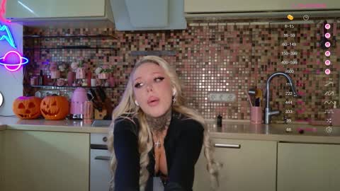 Snapshot of 2badforyou chatting on 10/30/25, 11:00 30 NOV online show from 10/30/25, 11:00