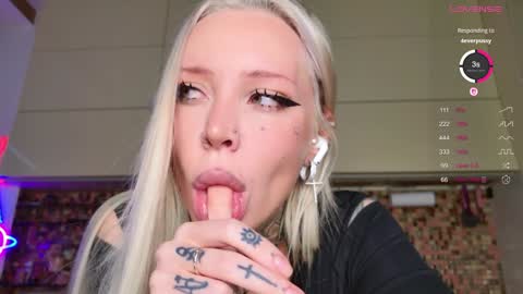 Snapshot of 2badforyou chatting on 11/27/25, 11:45 30 NOV online show from 11/27/25, 11:45