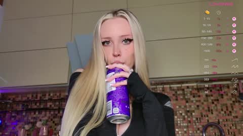 Snapshot of 2badforyou chatting on 12/17/25, 11:38 30 NOV online show from 12/17/25, 11:38