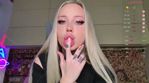 Snapshot of 2badforyou chatting on 12/18/25, 11:49 30 NOV online show from 12/18/25, 11:49