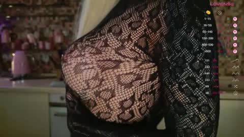 Snapshot of 2badforyou chatting on 04/06/26, 11:22 30 NOV online show from 04/06/26, 11:22