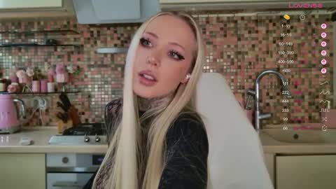 Snapshot of 2badforyou chatting on 04/21/26, 11:38 30 NOV online show from 04/21/26, 11:38