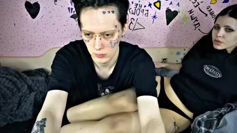 Snapshot of 2emo4fam chatting on 12/08/24, 11:40 2emo4fam online show from 12/08/24, 11:40