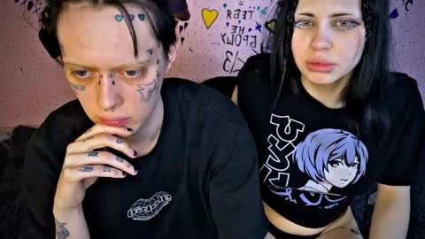 Snapshot of 2emo4fam chatting on 12/12/24, 01:43 2emo4fam online show from 12/12/24, 01:43