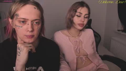 Snapshot of 2emo4fam chatting on 12/13/25, 08:36 2emo4fam online show from 12/13/25, 08:36