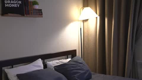 Snapshot of 2girls_1dream chatting on 03/12/26, 06:30 Elley online show from 03/12/26, 06:30