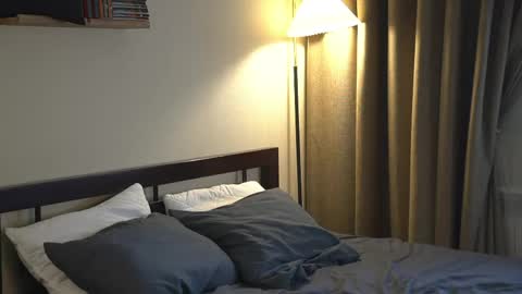 Snapshot of 2girls_1dream chatting on 03/17/26, 06:28 Elley online show from 03/17/26, 06:28