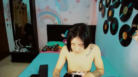 Snapshot of 2girls__dream chatting on 12/23/25, 07:50 samantha sharon online show from 12/23/25, 07:50