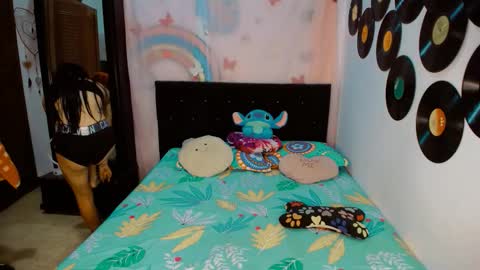 Snapshot of 2girls__dream chatting on 01/08/26, 09:11 samantha sharon online show from 01/08/26, 09:11