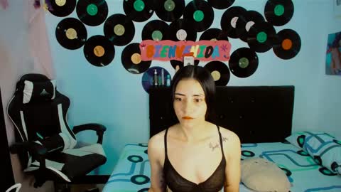 Snapshot of 2girls__dream chatting on 03/30/26, 09:21 samantha sharon online show from 03/30/26, 09:21