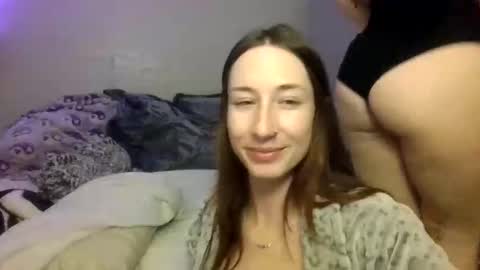 2girls1link online show from 01/04/25, 04:12