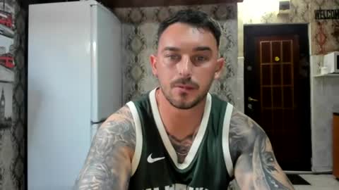 Snapshot of 2sexymuscles chatting on 06/13/26, 07:56 2sexymuscles online show from 06/13/26, 07:56