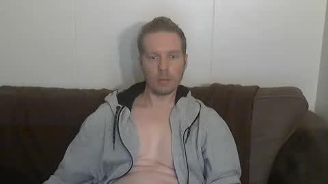 Snapshot of 2small4you83 chatting on 03/20/26, 10:09 2small4you83 online show from 03/20/26, 10:09