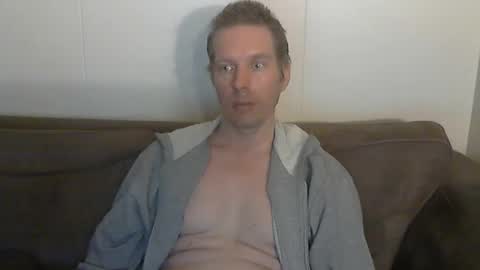 Snapshot of 2small4you83 chatting on 04/01/26, 01:28 2small4you83 online show from 04/01/26, 01:28