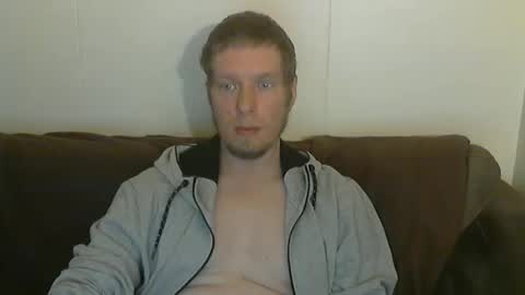Snapshot of 2small4you83 chatting on 05/04/26, 04:58 2small4you83 online show from 05/04/26, 04:58