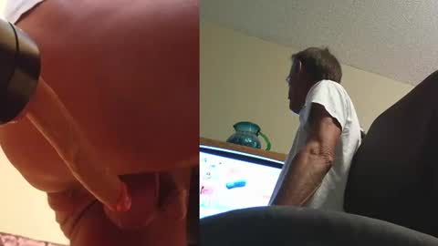 Snapshot of 2tiredoftoys chatting on 06/27/26, 02:27 2tiredoftoys online show from 06/27/26, 02:27
