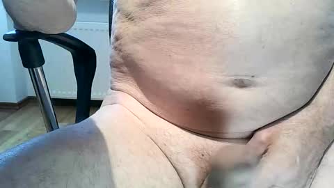 Snapshot of 35cam chatting on 10/29/25, 09:33 35cam online show from 10/29/25, 09:33