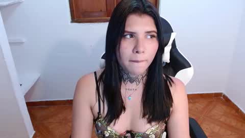 Snapshot of 3rika_gomez chatting on 02/11/25, 11:44 erika online show from 02/11/25, 11:44