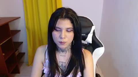 Snapshot of 3rika_gomez chatting on 10/03/25, 10:51 erika online show from 10/03/25, 10:51