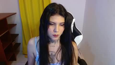 Snapshot of 3rika_gomez chatting on 10/05/25, 04:22 erika online show from 10/05/25, 04:22