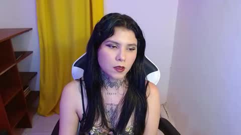 Snapshot of 3rika_gomez chatting on 10/26/25, 01:11 erika online show from 10/26/25, 01:11