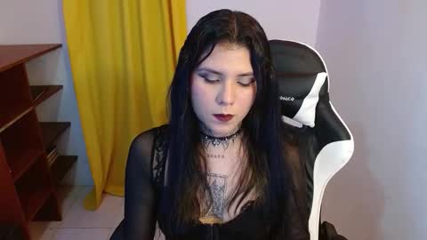 Snapshot of 3rika_gomez chatting on 11/02/25, 03:42 erika online show from 11/02/25, 03:42