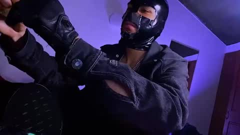 E V I L online show from 05/18/26, 04:07