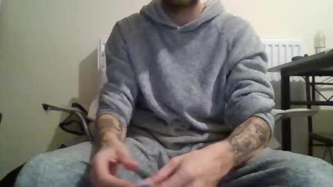 420feetloverr420 online show from 10/27/25, 11:41