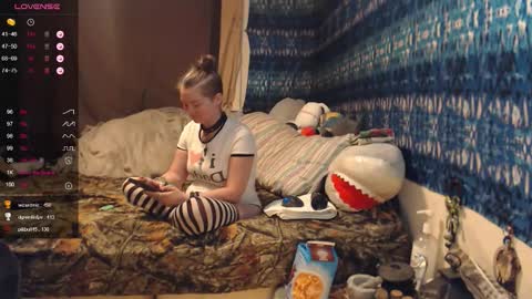 Snapshot of 420stonerchick chatting on 03/26/26, 01:38 420stonerchick online show from 03/26/26, 01:38