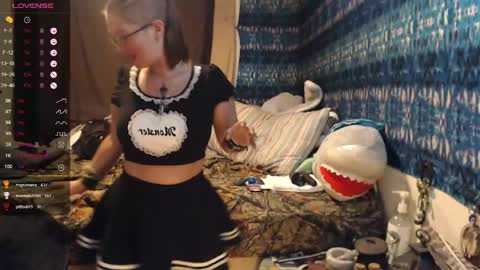 Snapshot of 420stonerchick chatting on 05/22/26, 01:28 420stonerchick online show from 05/22/26, 01:28