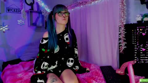 Snapshot of 4kfucktoy chatting on 12/20/24, 09:00 Mo online show from 12/20/24, 09:00