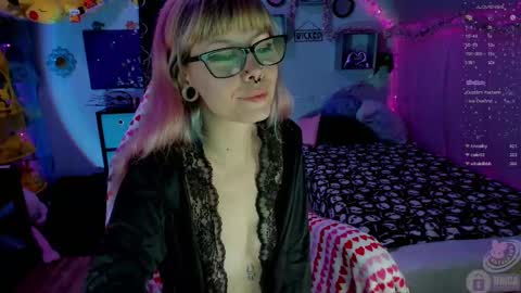 Snapshot of 4kfucktoy chatting on 09/24/25, 01:58 Mo online show from 09/24/25, 01:58