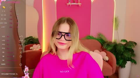 Snapshot of 666_marshmallow chatting on 03/28/26, 02:05 Marsi online show from 03/28/26, 02:05