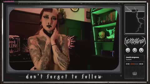 Snapshot of 666deathgasm chatting on 02/12/25, 10:26 Juune online show from 02/12/25, 10:26