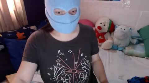 Snapshot of 666maskgirl chatting on 12/27/24, 04:21 SHANNON online show from 12/27/24, 04:21