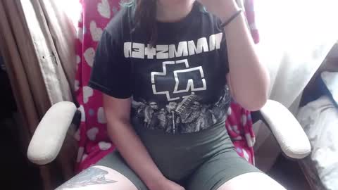 Snapshot of 666maskgirl chatting on 09/29/25, 05:18 SHANNON online show from 09/29/25, 05:18