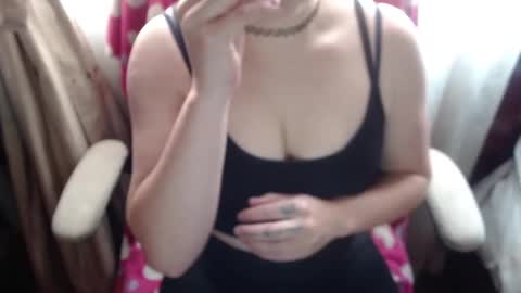 Snapshot of 666maskgirl chatting on 10/24/25, 05:09 SHANNON online show from 10/24/25, 05:09