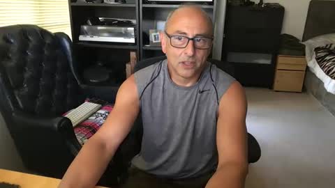 daddy vegas  for single women and couples here online show from 03/08/26, 08:01