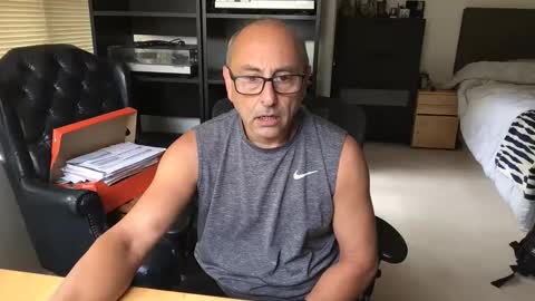 daddy vegas  for single women and couples here online show from 04/03/26, 06:17