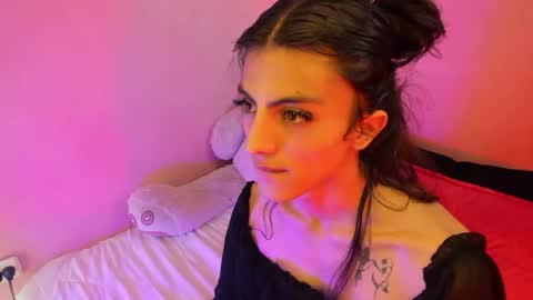 Lee lowell online show from 12/05/25, 06:33