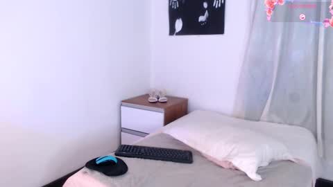 Snapshot of 69mia_sweet chatting on 09/23/25, 03:26 Mia online show from 09/23/25, 03:26