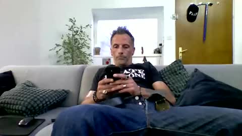 Num online show from 04/04/26, 03:42