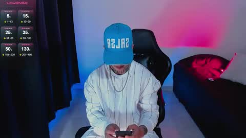 Snapshot of 777_stefantransmen chatting on 10/06/25, 02:09 Stefan online show from 10/06/25, 02:09