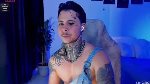 Snapshot of 777_stefantransmen chatting on 12/15/25, 02:38 Stefan online show from 12/15/25, 02:38