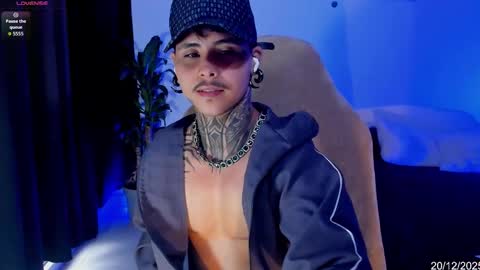 Snapshot of 777_stefantransmen chatting on 12/20/25, 08:49 Stefan online show from 12/20/25, 08:49