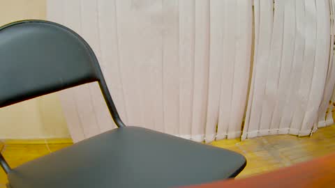 Snapshot of 7znkbob chatting on 12/25/24, 01:53 bob big head online show from 12/25/24, 01:53