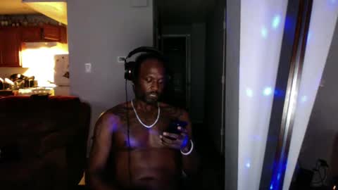 Snapshot of 8double1trouble6 chatting on 10/11/25, 05:17 NoFaceNoCase online show from 10/11/25, 05:17