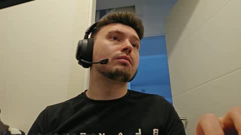 8inchdude93 online show from 10/01/25, 09:26