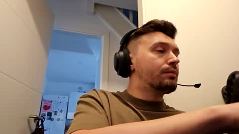 8inchdude93 online show from 10/13/25, 11:43