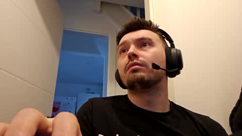 8inchdude93 online show from 10/15/25, 09:09